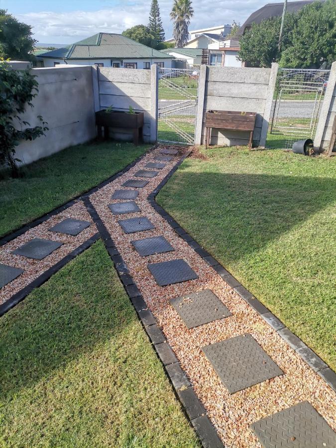 Chilli Moon B&B Stilbaai Kültér fotó